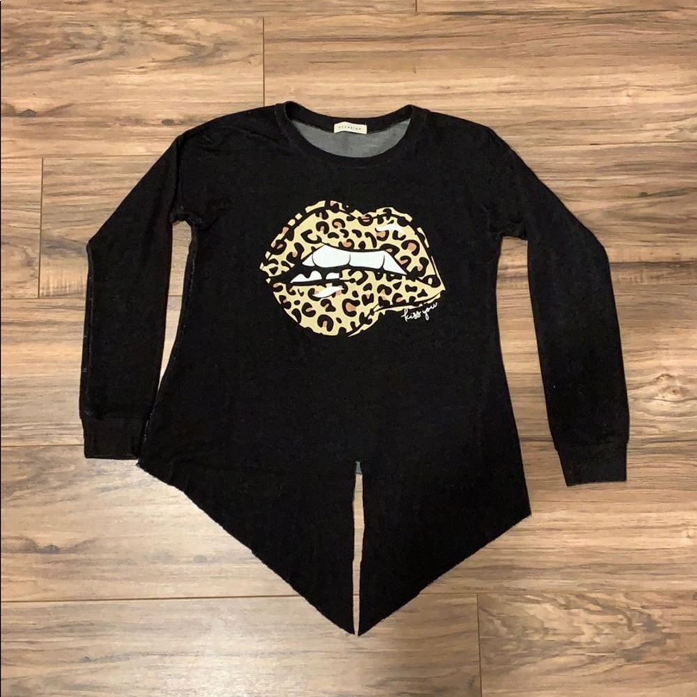 Super Cute Leopard Lips Slim Fit Top